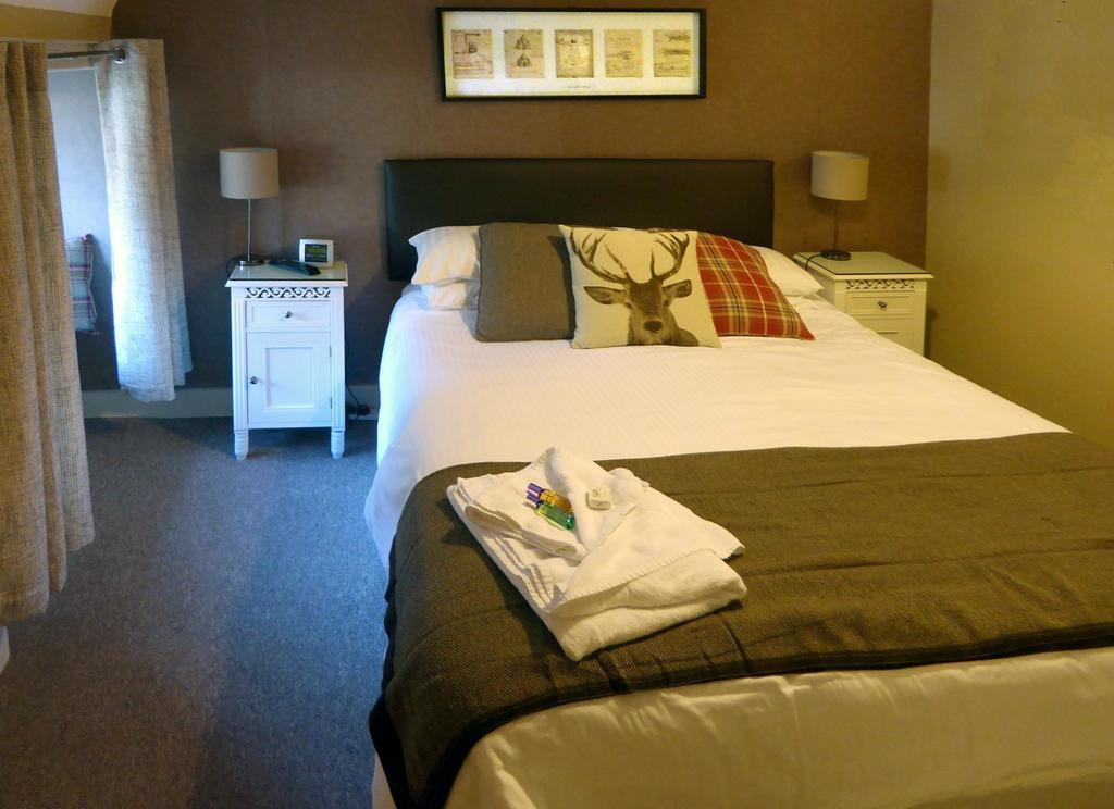 Hambro Arms Hotel Milton Abbas ห้อง รูปภาพ