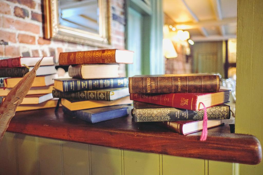 Hambro Arms Hotel Milton Abbas ภายนอก รูปภาพ