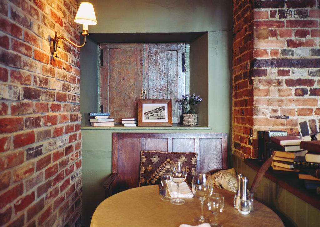 Hambro Arms Hotel Milton Abbas ภายนอก รูปภาพ