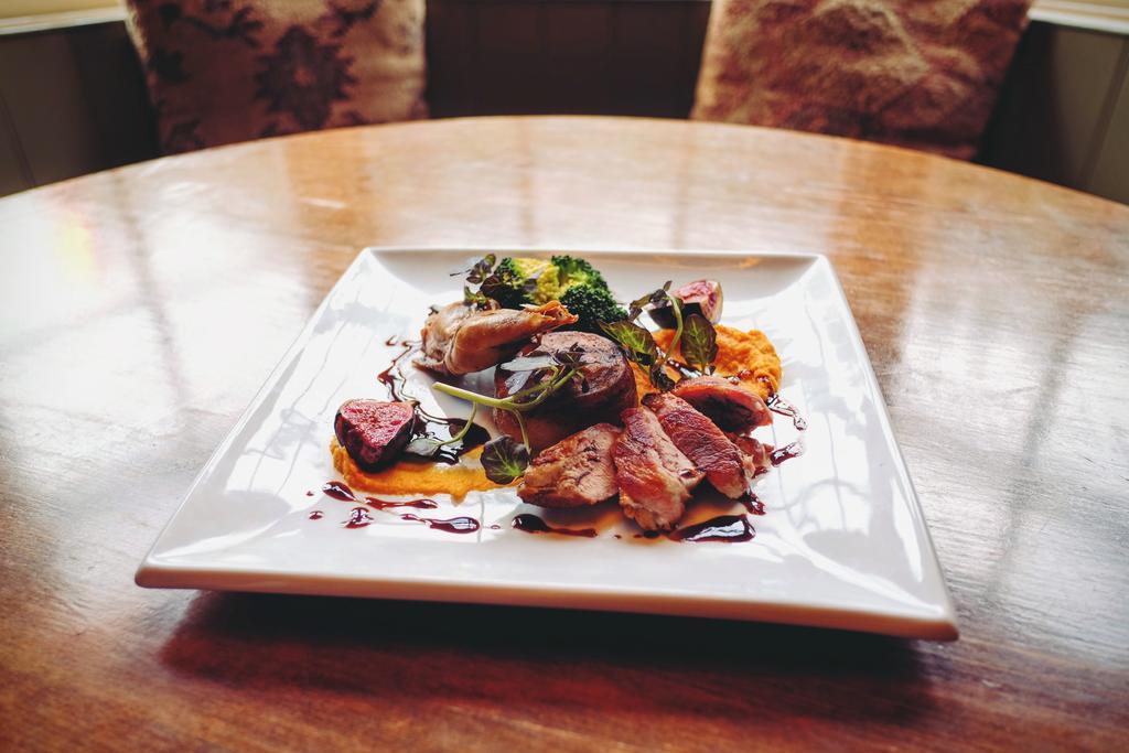 Hambro Arms Hotel Milton Abbas ภายนอก รูปภาพ