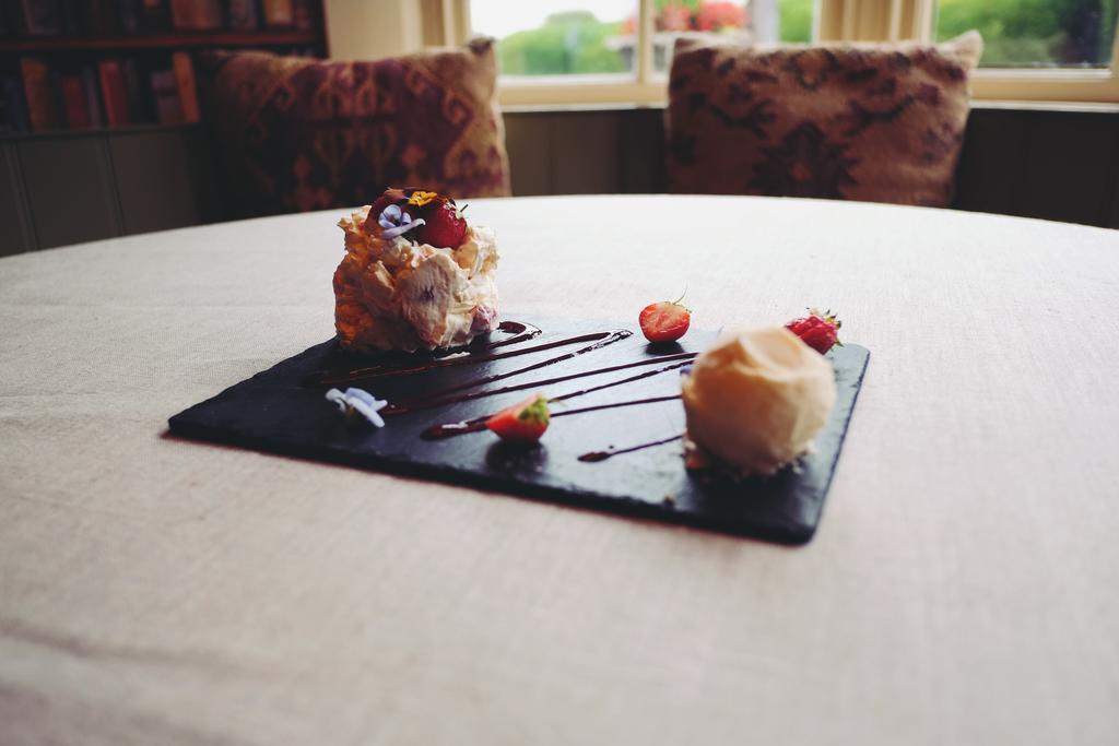 Hambro Arms Hotel Milton Abbas ภายนอก รูปภาพ