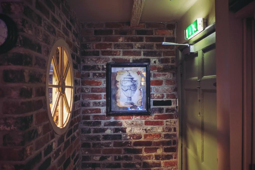 Hambro Arms Hotel Milton Abbas ภายนอก รูปภาพ
